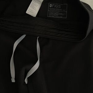 FIGS Black Livingston Scrub Pants